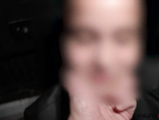 Мужчина отымел в микроавтобусе и обкончал молодую сиськастую шалаву