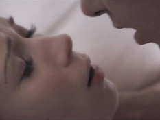 Красивая эротика с юной грудастой блондинкой и её горячим любовником