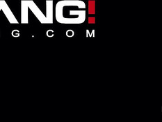 Влюблённая молодая пара занимается сексом на полянке в осеннем лесу