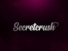 Красивая грудастая блонда с тату на попе сквиртует во время оргазма