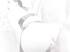 Двое мужиков отпердолили в анус молодую жопастую шатенку с татушками