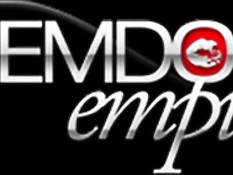 Рыжеволосая молодая госпожа отшлёпала раба и отымела страпоном в анус