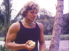 Отлизал волосатую киску молодой брюнетке и отодрал её на берегу реки