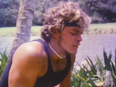 Отлизал волосатую киску молодой брюнетке и отодрал её на берегу реки