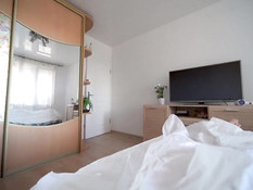 Сиськастая русская тёлка сделала минет и оттрахала лежачего парнишку