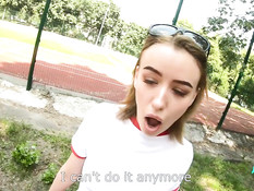 Сиськастая русская студентка ради зачёта сосёт член у преподавателя