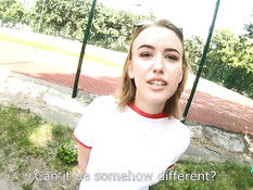 Сиськастая русская студентка ради зачёта сосёт член у преподавателя