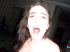 Ненасытная русская девка с большой грудью громко орёт во время ебли