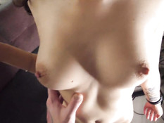 Грудастая русская девка с тату на руке отсосала и дала в бритую киску