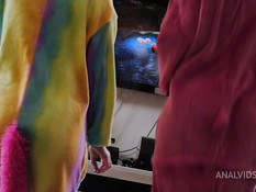 Жёсткая анальная групповая оргия двух русских шатенок с тремя парнями