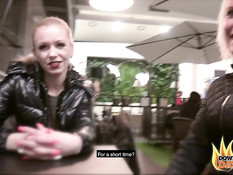 Две горячие молодые блондинки дали оттрахать в бритые письки и анусы