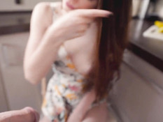 Красивая русская девчонка с голубыми глазами оттрахана в позе раком