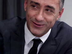 Мужик отодрал в пизду и анус зрелую русскую шатенку с большой грудью