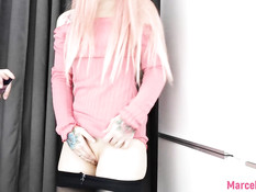 Отымел розововолосую русскую тёлку с татуировками и обкончал колготки