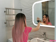 Гламурная русская милашка с розовыми волосами отпердолена в задницу