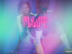 Юная грудастая мулатка оттрахана белым ухажёром и забрызгана спермой