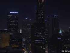 Негр с тату ебёт в отеле большим членом миниатюрную молодую мулатку