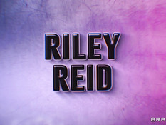 Строгая молодая госпожа заставляет рабыню заняться лесбийским сексом