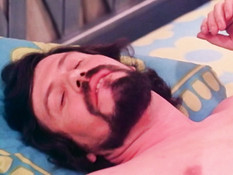 Неугомонные любовницы заставили бородатого мужчину кончать два раза