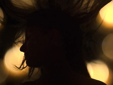 Заботливый мужчина трахает заглянувшую на кухню стройную русскую жену