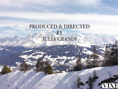 Сисястая русская девушка делает минет кавалеру и ебётся с ним в киску