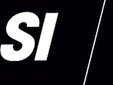 Бородатый парень оттрахал в пизду и анус молодую шатенку и брюнетку