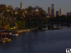 Юная мулатка с татуированным телом отпердолена в анал белым дружком