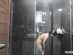 Темноволосая филиппинская девка ебётся в апартаментах с секс туристом