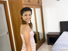 Татуированная азиатская девица с косами ебётся с белым секс туристом