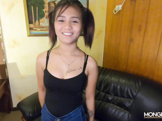 Худая тайская горничная с татушками на теле оттрахана секс туристом