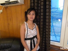 Худая тайская горничная с татушками на теле оттрахана секс туристом