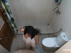 Тощая тайская брюнетка отсосала у туриста и получила сперму на лицо