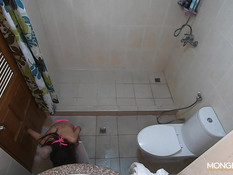 Тощая тайская брюнетка отсосала у туриста и получила сперму на лицо