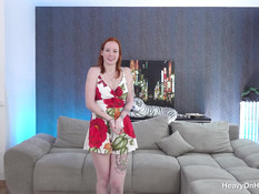 Пузатый мужик отымел рыжую беременную девушку с тату и обкончал попу