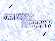 Молодая пышная мулатка с большой обвисшей грудью отпердолена в ванне