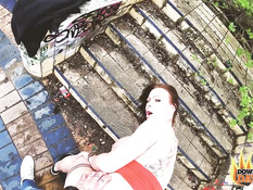 Сиськастая татуированная дама ебётся во все дырочки посреди развалин