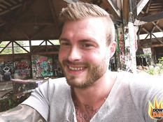 Сиськастая татуированная дама ебётся во все дырочки посреди развалин