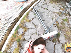 Сиськастая татуированная дама ебётся во все дырочки посреди развалин