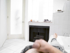 Неугомонная зрелая брюнетка с большими сиськами затрахала любовника