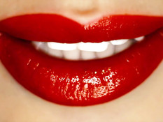 Похотливая сиськастая учительница затрахала парня на парте в классе