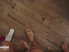 Дал отсосать твёрдый член худой шатенке и отымел её в бритую письку