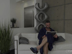 Небритый мужчина отымел во все отверстия молодую ненасытную шатенку