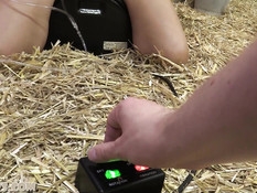 Сисястая латинская женщина испытала мокрый оргазм сидя на секс машине