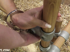 Сисястая латинская женщина испытала мокрый оргазм сидя на секс машине