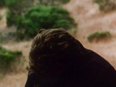 Две горячие блондинки оттраханы мужчиной в киски в кузове грузовичка