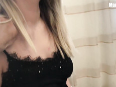 Однокурсник отодрал на кровати в киску сиськастую русскую студентку