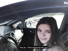 Вежливый пацан отодрал в припаркованной тачке сисястую русскую девку