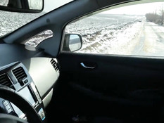 Вежливый пацан отодрал в припаркованной тачке сисястую русскую девку