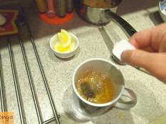 Молодую русскую блондиночку отодрали на кровати раком в киску и анус