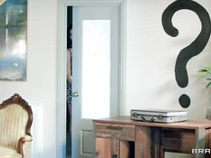 Зрелая пышногрудая брюнетка ебётся во все отверстия с молодым парнем